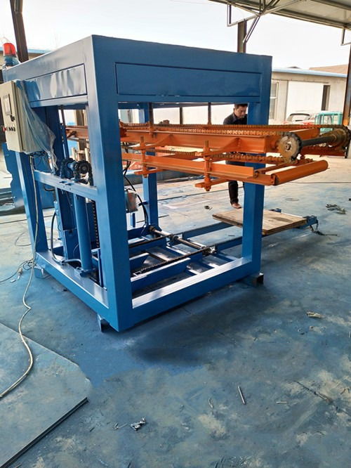 全自動水泥磚送板機定制 解鎖小型免燒磚設備的高效生產新方案