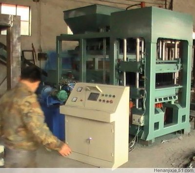 供應(yīng)簡易式水泥磚機(jī) 打造高性價(jià)比的小型制磚解決方案